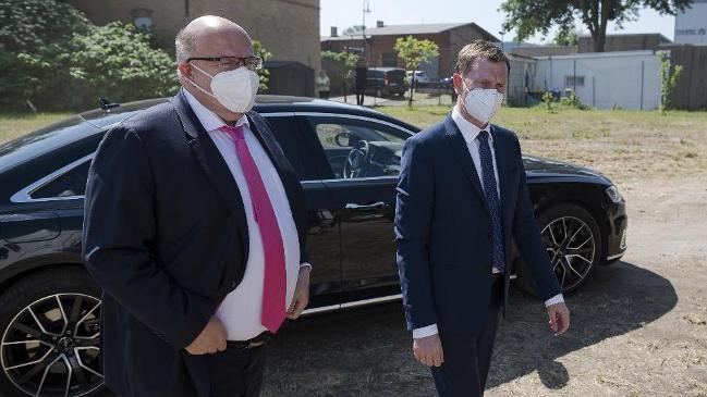 v. l. n. r.--von links nach rechts Herr Peter Altmaier (Bundesminister für Wirtschaft und Energie) und Herr Michael Kretschmer (Ministerpräsident Sachsens) v. l. n. r.--von links nach rechts Herr Peter Altmaier (Bundesminister für Wirtschaft und Energie) und Herr Michael Kretschmer (Ministerpräsident Sachsens)