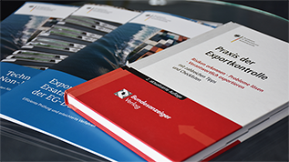 verweist auf: Aktualisierung des Merkblatts „Optimierte Antragstellung“ Ein Buch und drei Broschüren (verweist auf: Aktualisierung des Merkblatts „Optimierte Antragstellung“)