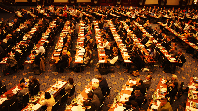 Über 550 Teilnehmer aus Industrie, Politik, Wissenschaft und Verwaltung diskutierten aktuelle Entwicklungen im Außenwirtschaftsrecht und in der Außenwirtschaftspolitik Über 550 Teilnehmer aus Industrie, Politik, Wissenschaft und Verwaltung diskutierten aktuelle Entwicklungen im Außenwirtschaftsrecht und in der Außenwirtschaftspolitik