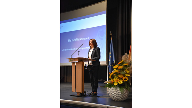 Festakt zur Verabschiedung des BAFA-Präsidenten Andreas Obersteller und zur Einführung des neuen Präsidenten Torsten Safarik Festakt zur Verabschiedung des BAFA-Präsidenten Andreas Obersteller und zur Einführung des neuen Präsidenten Torsten Safarik