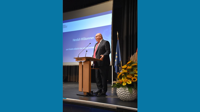 Festakt zur Verabschiedung des BAFA-Präsidenten Andreas Obersteller und zur Einführung des neuen Präsidenten Torsten Safarik Festakt zur Verabschiedung des BAFA-Präsidenten Andreas Obersteller und zur Einführung des neuen Präsidenten Torsten Safarik