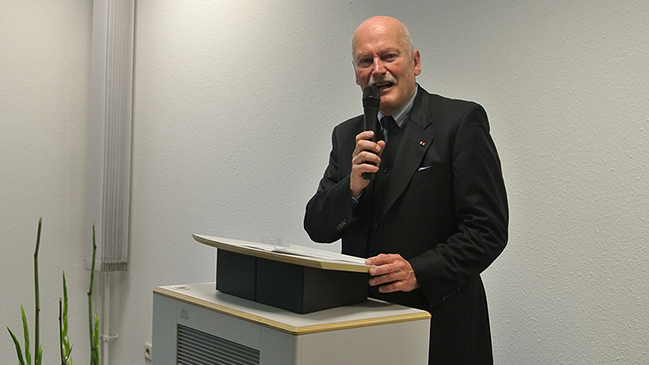 Dr. Arnold Wallraff, Präsident des Bundesamts für Wirtschaft und Ausfuhrkontrolle, bei der feierlichen Begehung der neuen Räumlichkeiten anlässlich der Einrichtung der Abschlussprüferaufsichtsstelle (APAS) beim BAFA.  Dr. Arnold Wallraff, Präsident des Bundesamts für Wirtschaft und Ausfuhrkontrolle, bei der feierlichen Begehung der neuen Räumlichkeiten anlässlich der Einrichtung der Abschlussprüferaufsichtsstelle (APAS) beim BAFA.