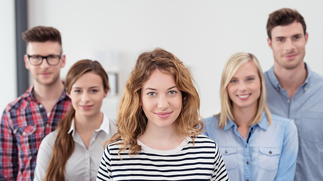 verweist auf: Ausbildung und Studium 5 motivierte junge Menschen (verweist auf: Ausbildung und Studium)