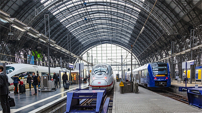 refer to: Arrival Frankfurt Central Station with trains and people (refer to: Arrival)